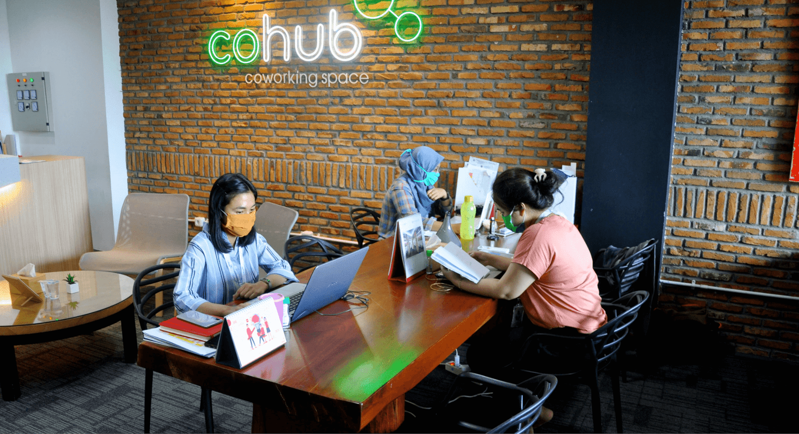 3 customers working on Cohub Coworking Space's Hotdesk